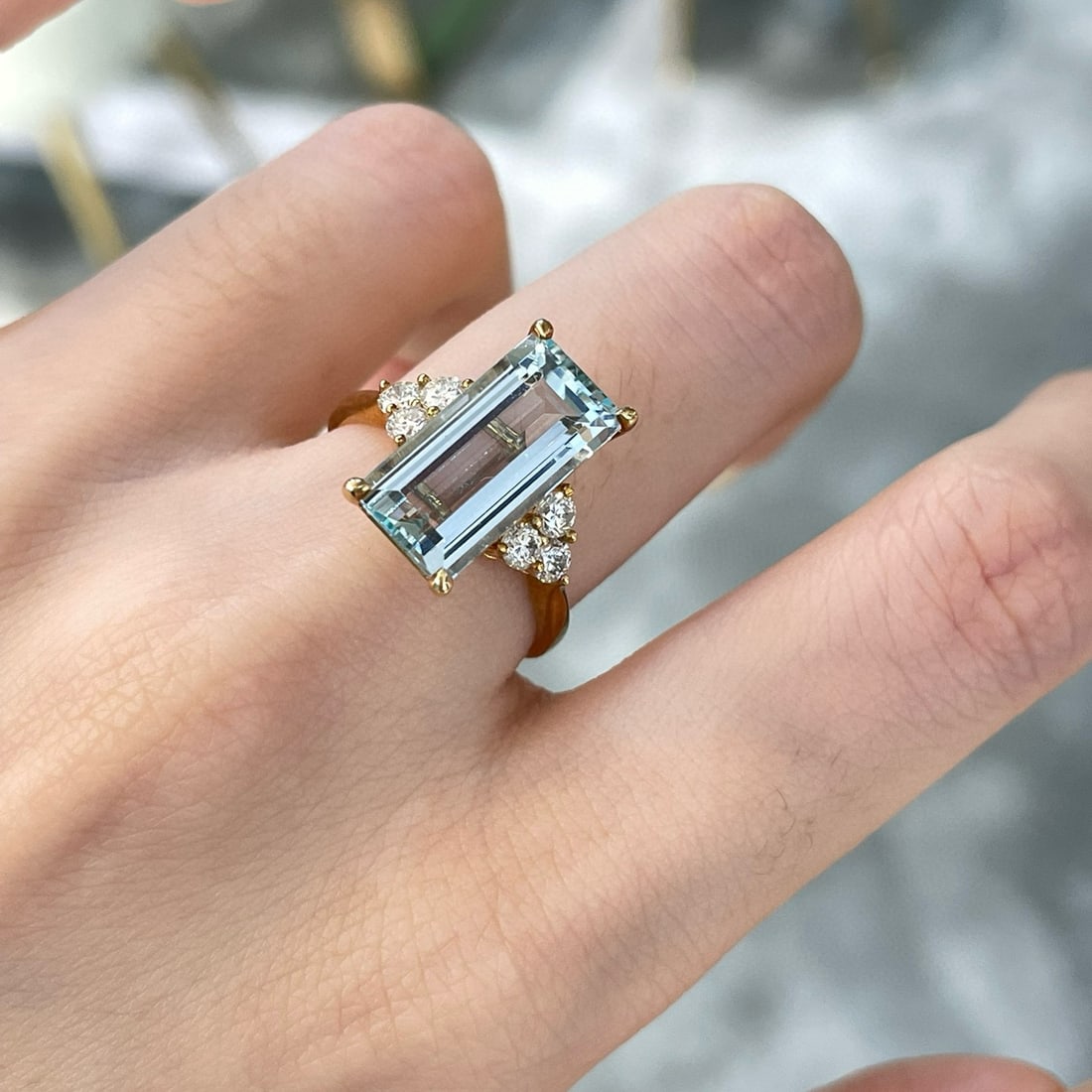 14k Gold 3.4 Ct Natural Aquamarine & Diamond Ring: Ref:231070310 // gold content:14k gold // ring size:7. 25us // // main gemstone:aquamarine // shape:octagonal // carat weight:3. 4ct // color:blue // treatment:natural // // adjacent gemstone 2 :