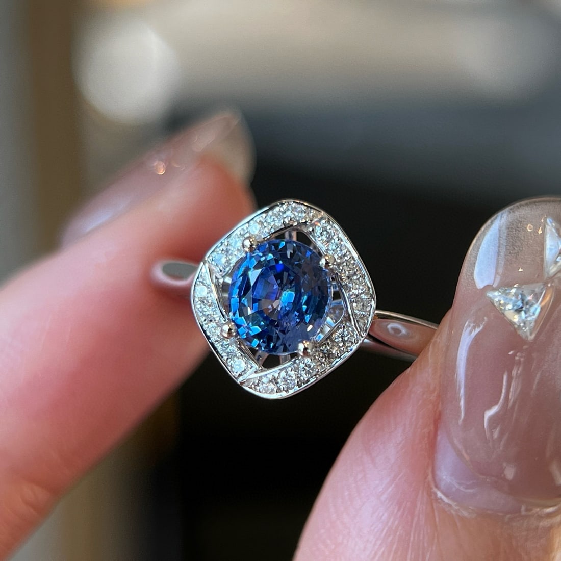14k Gold 1.22 Ctw Natural Sapphire & Diamond Ring: Ref:231070313 // gold content:14k gold // ring size:7. 25us // // main gemstone:sapphire // shape:oval // carat weight:1. 13ct // color:blue // treatment:natural // // adjacent gemstone 2 : diamond