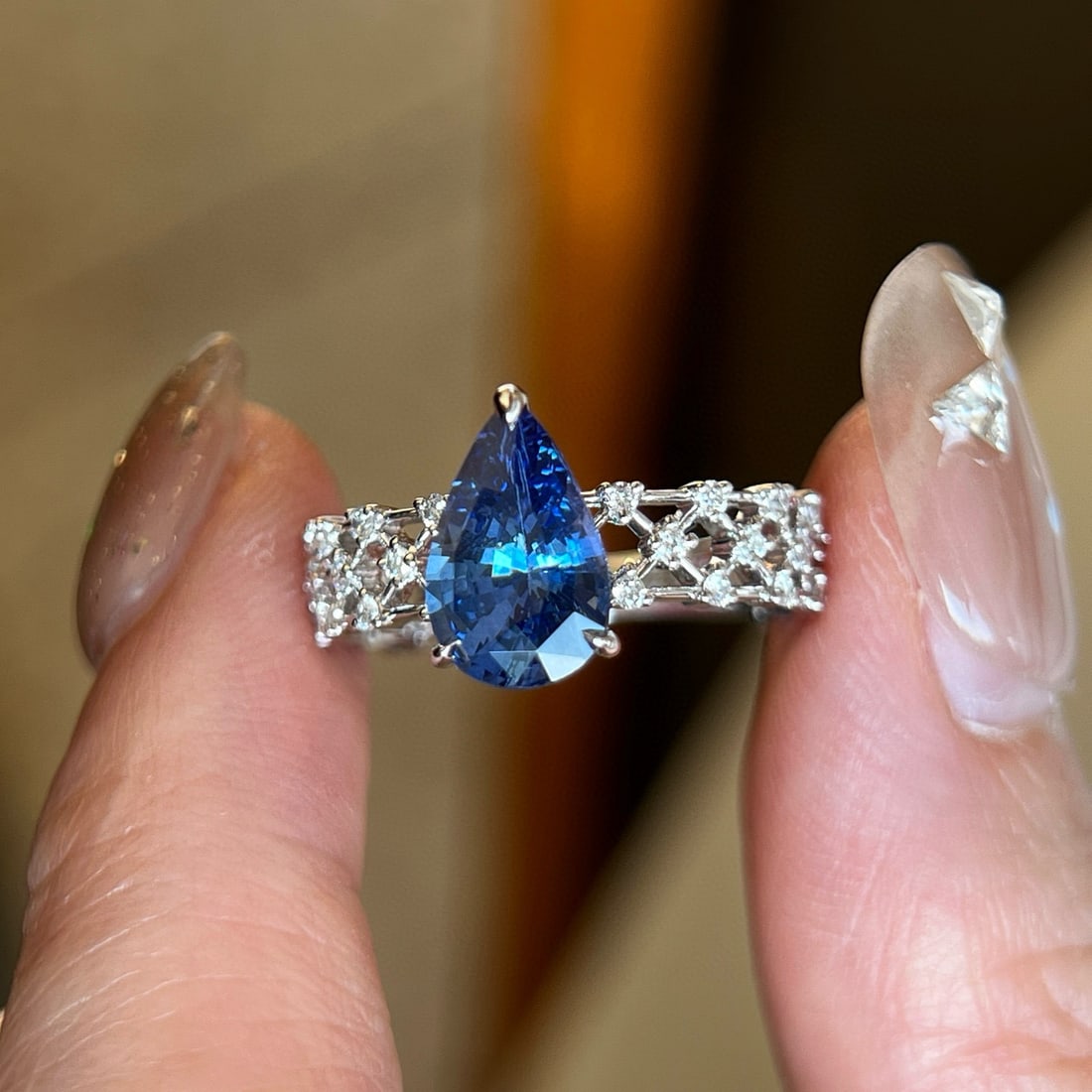 14k Gold 2.33 Ctw Natural Sapphire & Diamond Ring: Ref:231070314 // gold content:14k gold // ring size:7. 25us // // main gemstone:sapphire // shape:pear // carat weight:2. 08ct // color:blue // treatment:natural // // adjacent gemstone 2 : diamond