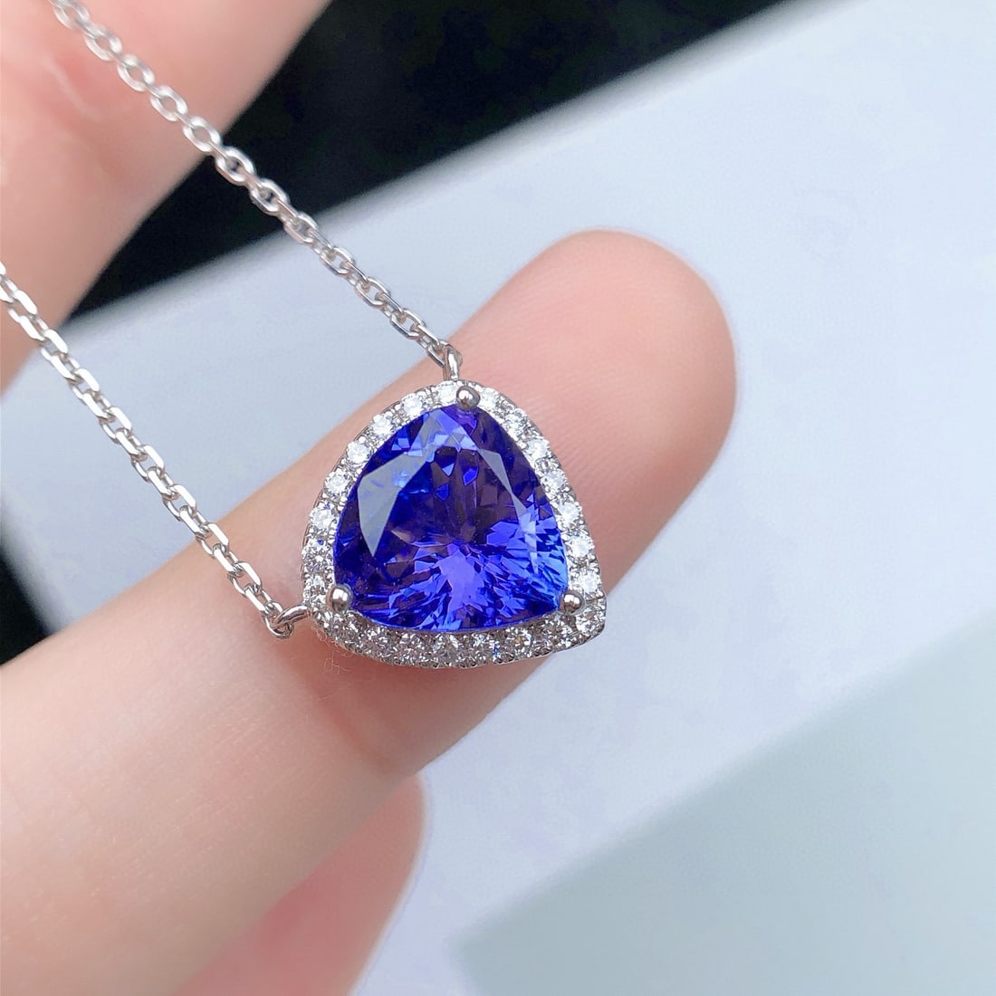 14k Gold 2.72 Ctw Natural Tanzanite & Diamond Necklace - 2