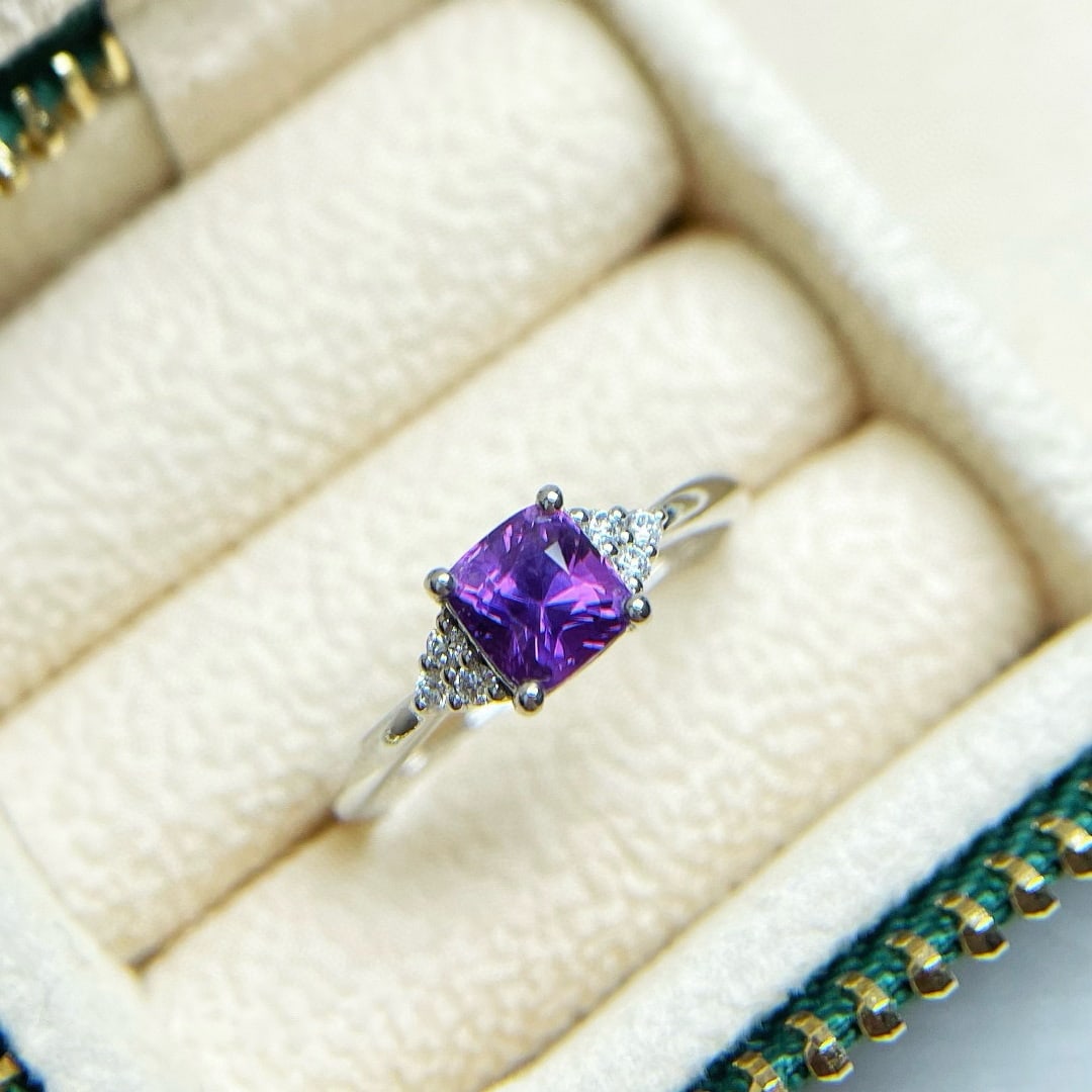 14k Gold 1.15 Ctw Natural Sapphire & Diamond Ring: Ref:231070323 // gold content:14k gold // ring size:7. 25us // // main gemstone:sapphire // shape:cushion // carat weight:1. 09ct // color:purple // treatment:natural // // adjacent gemstone 2 :