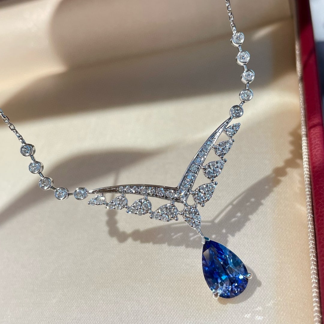 14k Gold 2.7 Ct Natural Sapphire & Diamond Necklace: Ref:231070329 // gold content:14k gold // main gemstone:sapphire // shape:pear // carat weight:2. 7ct // color:blue // treatment:natural // // adjacent gemstone 2 : diamond // shape:round // clarity