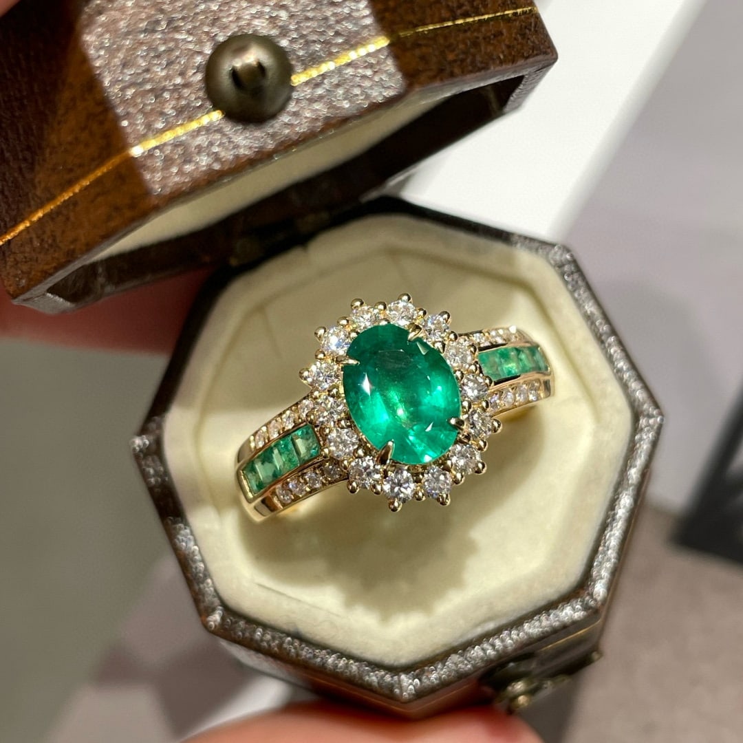 14k Gold 1.56 Ctw Vivid Green Natural Emerald & Emerald Ring: Ref:231070330 // gold content:14k gold // ring size:7. 25us // // main gemstone:emerald // shape:oval // carat weight:1. 3ct // color:vivid green // treatment:natural // // adjacent gemstone 2 :