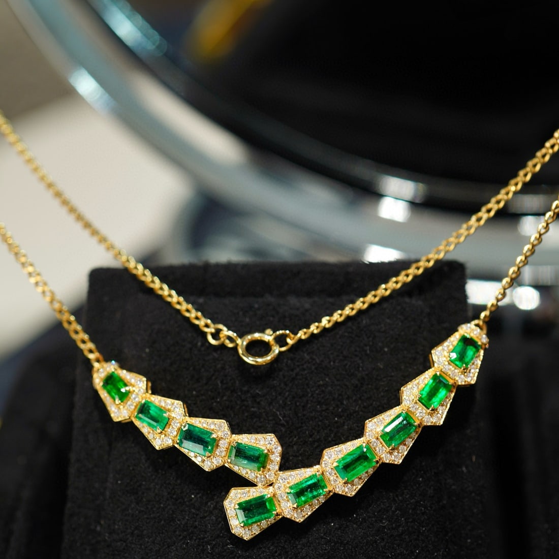 14k Gold 3 Ct Vivid Green Natural Emerald & Diamond Necklace - 2