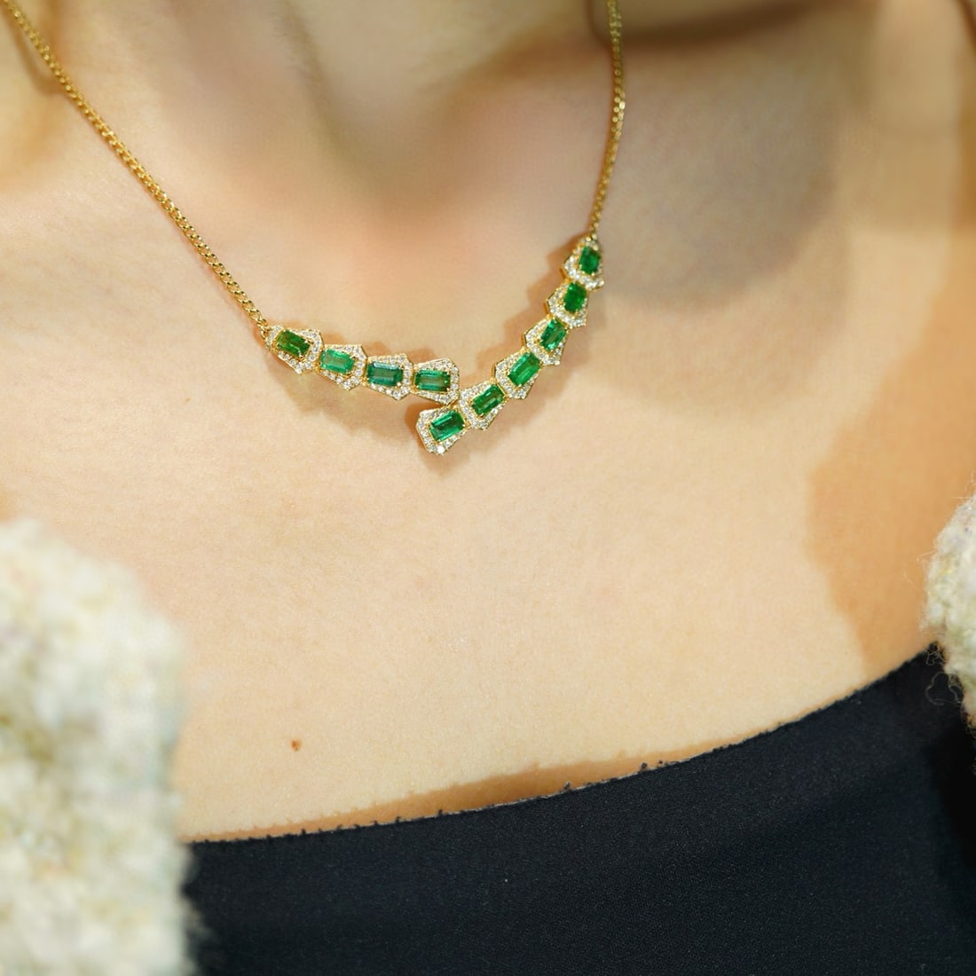 14k Gold 3 Ct Vivid Green Natural Emerald & Diamond Necklace - 7