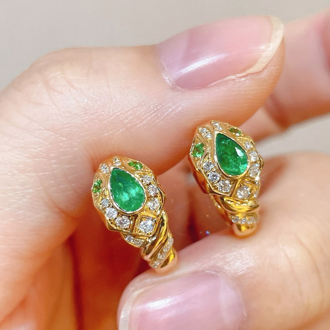 14k Gold 0.28 Ctw Vivid Green Natural Emerald & Diamond Earrings - 2
