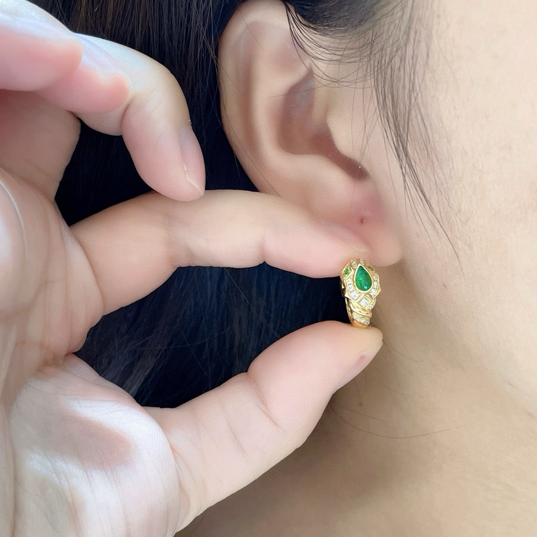 14k Gold 0.28 Ctw Vivid Green Natural Emerald & Diamond Earrings - 4