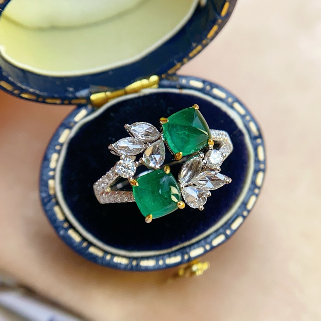 14k Gold 2.00 Ct Vivid Green Natural Emerald & Diamond Ring - 2