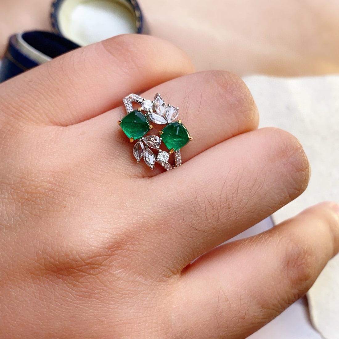 14k Gold 2.00 Ct Vivid Green Natural Emerald & Diamond Ring - 6
