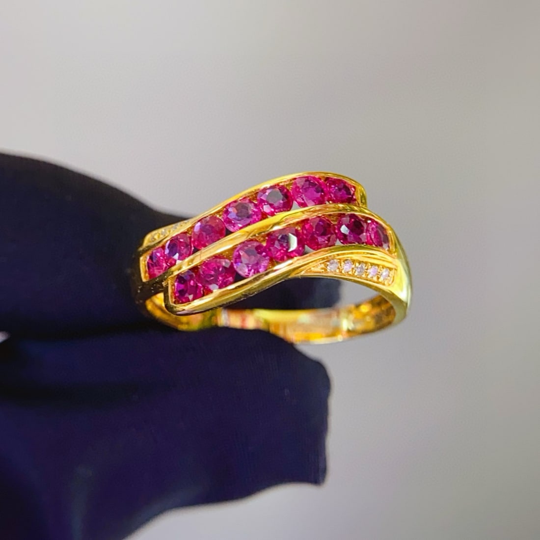 14k Gold 1.2 Ct Natural Sapphire & Diamond Ring: Ref:231070359 // gold content:14k gold // ring size:7. 25us // // main gemstone:sapphire // shape:round // carat weight:1. 2ct // color:red // treatment:natural // cut grade:g // // adjacent gemstone