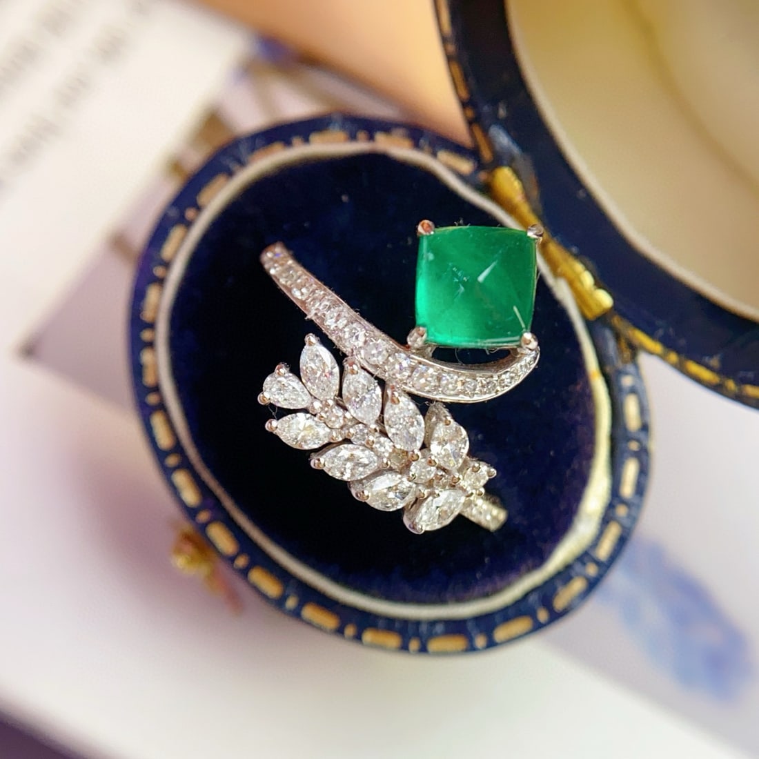 14k Gold 1.30 Ct Vivid Green Natural Emerald & Diamond Ring: Ref:231070360 // gold content:14k gold // ring size:7. 25us // // main gemstone:emerald // shape:sugar-loaf // carat weight:1. 30ct // color:vivid green // treatment:natural // // adjacent gemstone 2