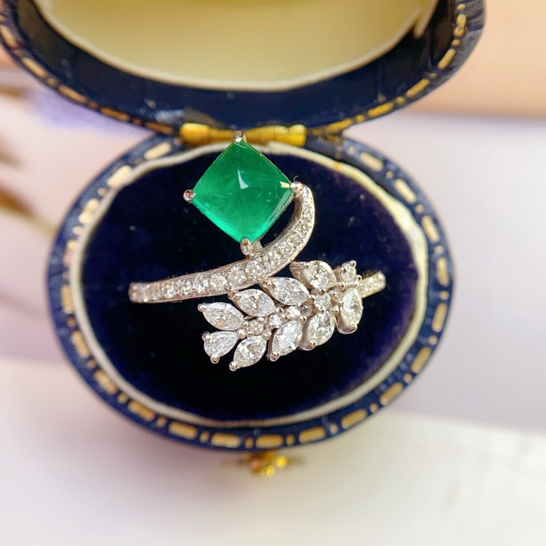 14k Gold 1.30 Ct Vivid Green Natural Emerald & Diamond Ring - 2