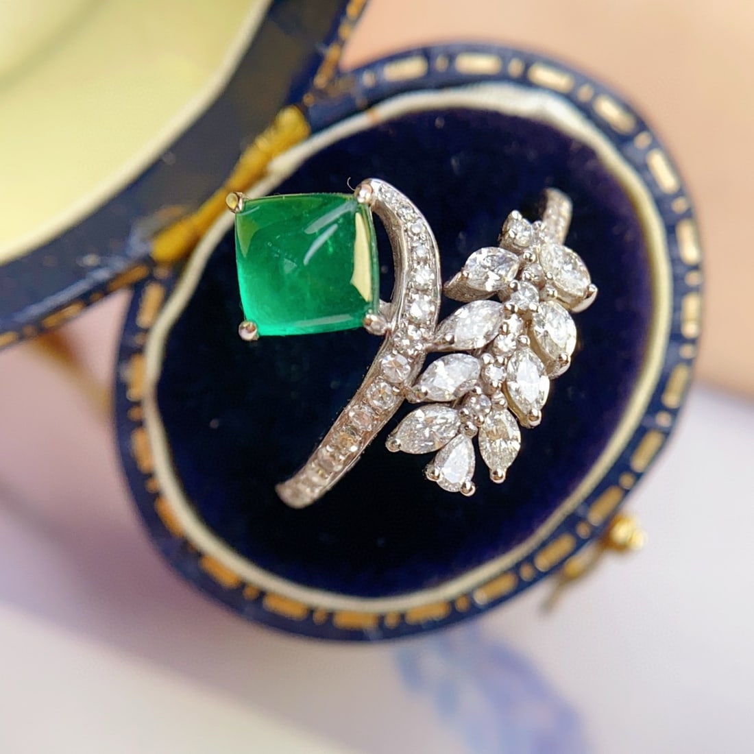 14k Gold 1.30 Ct Vivid Green Natural Emerald & Diamond Ring - 3