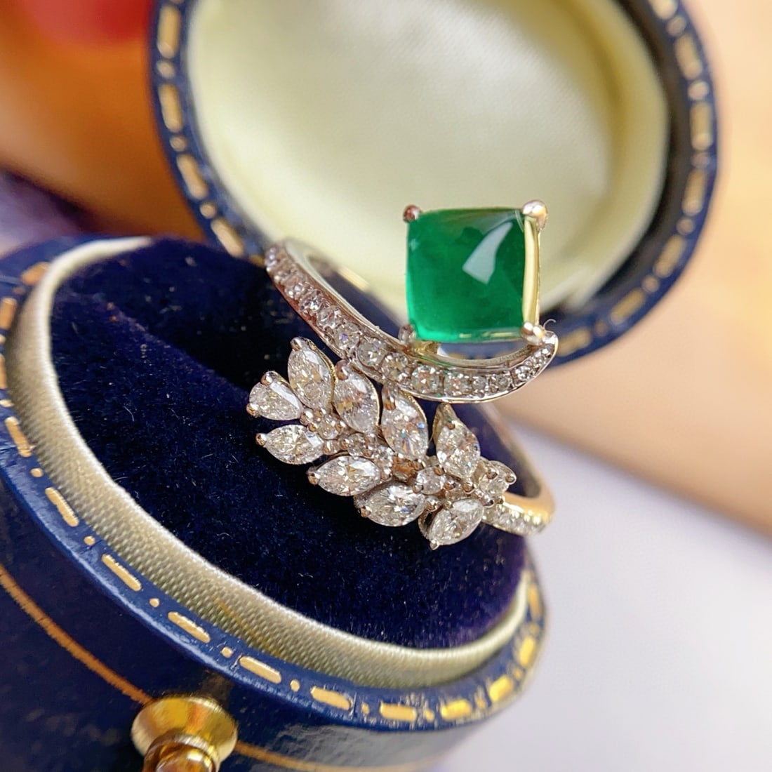 14k Gold 1.30 Ct Vivid Green Natural Emerald & Diamond Ring - 4
