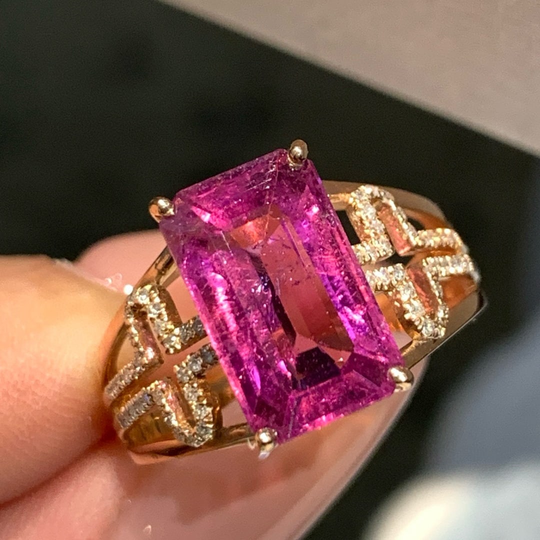 14k Gold 5.92 Ctw Natural Tourmaline & Diamond Ring: Ref:231070372 // gold content:14k gold // ring size:7. 25us // // main gemstone:tourmaline // shape:octagonal // carat weight:5. 3ct // color:red // treatment:natural // // adjacent gemstone 2 :