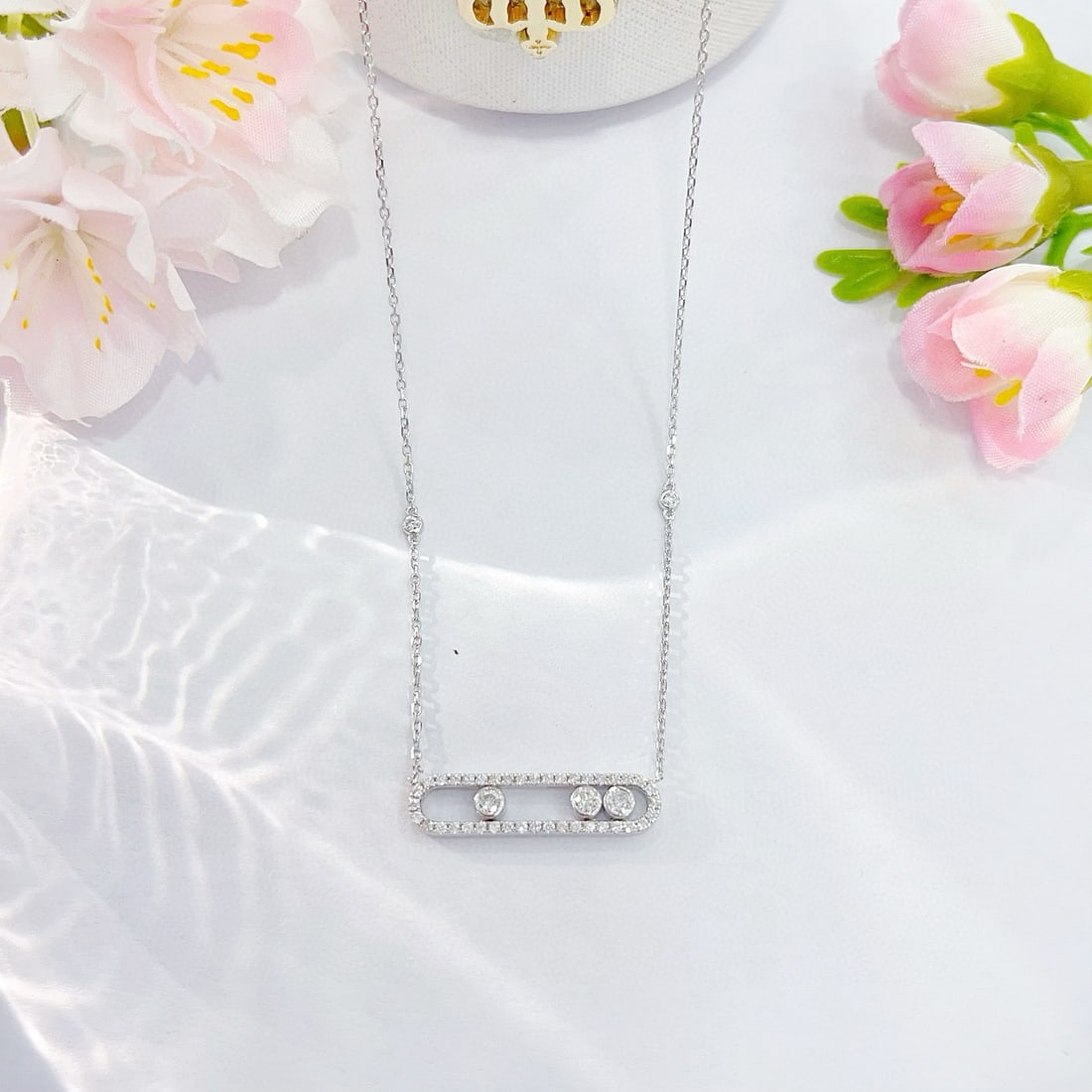 14k Gold 0.30 Ct Natural H Diamond Necklace: Ref:231070382 // gold content:14k gold // main gemstone:diamond // shape:round // carat weight:0. 30ct // clarity grade:vs-si // color:h // treatment:natural // cut grade:g // Low Estimate: 2600