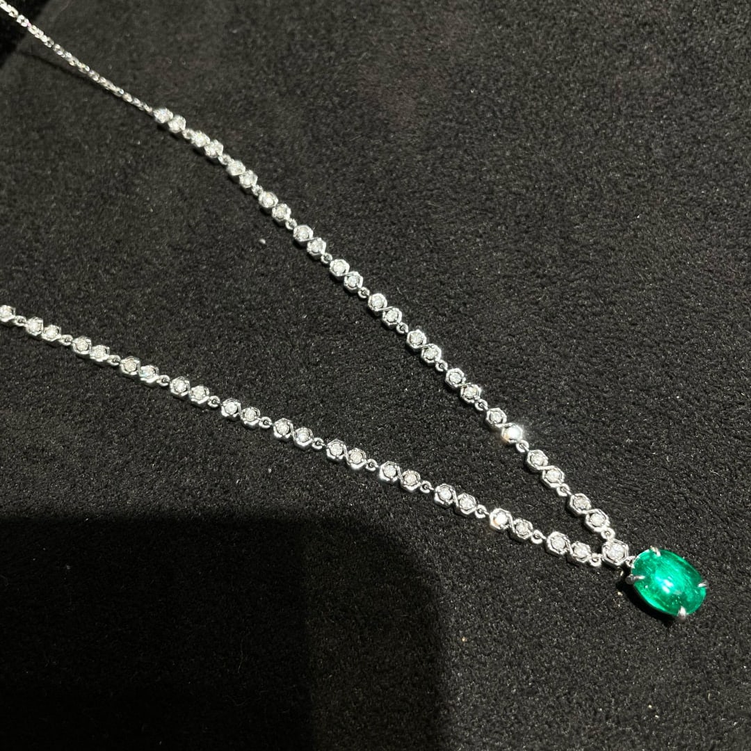 14k Gold 0.96 Ct Vivid Green Natural Emerald & Diamond Necklace - 2