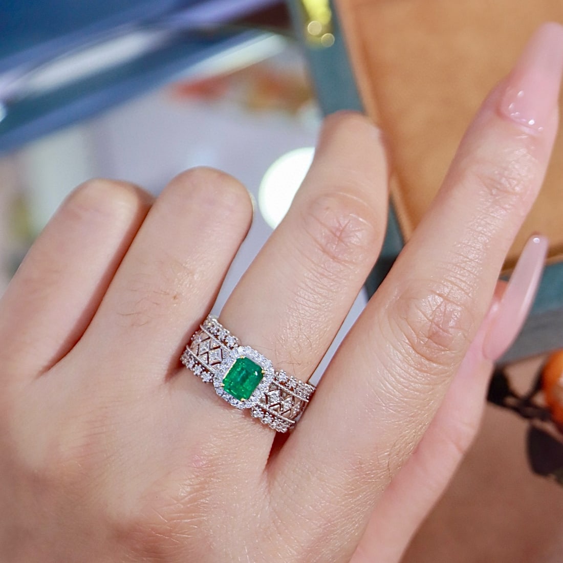 14k Gold 1.16 Ctw Vivid Green Natural Emerald & Diamond Ring - 4