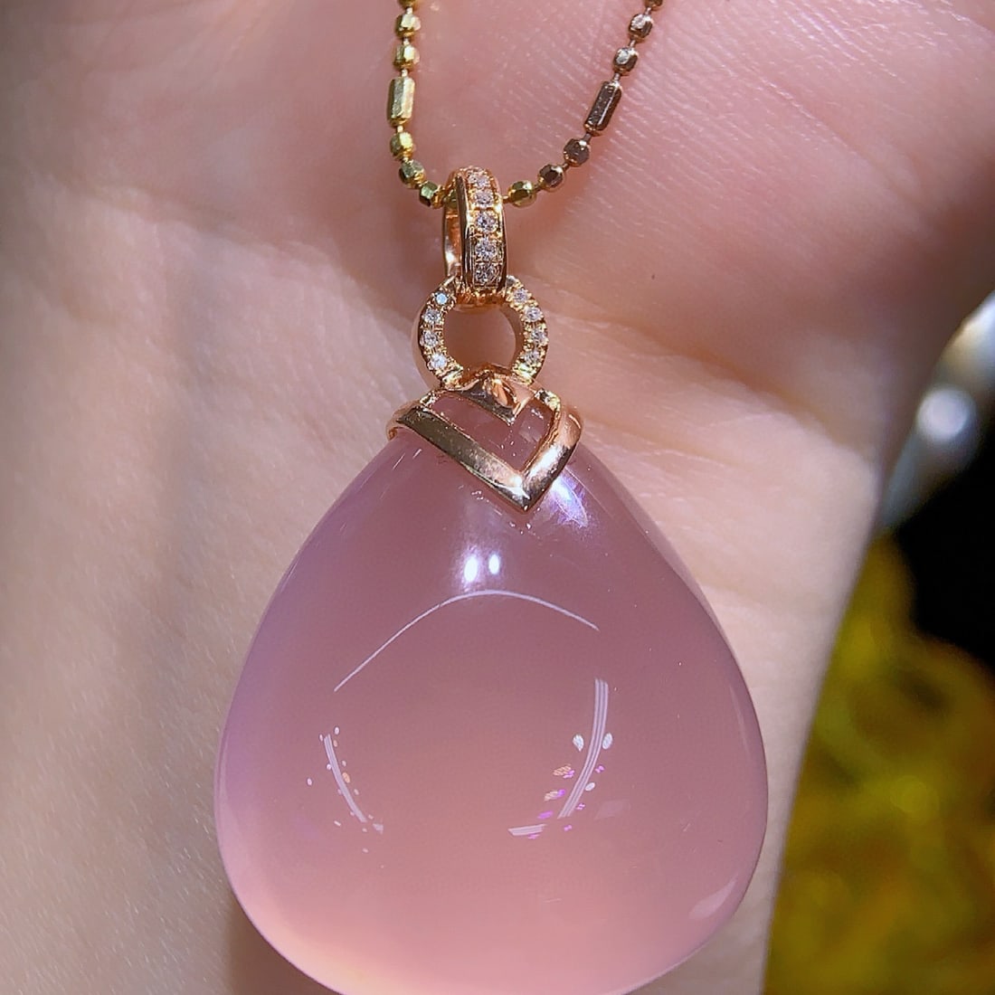 14k Gold 11.47 Ct Natural Rose Quartz & Diamond Pendant( Without Chain ): Ref:231070394 // gold content:14k gold // main gemstone:rose quartz // shape:pear // carat weight:11. 47ct // color:pink // treatment:natural // // adjacent gemstone 2 : diamond // number of
