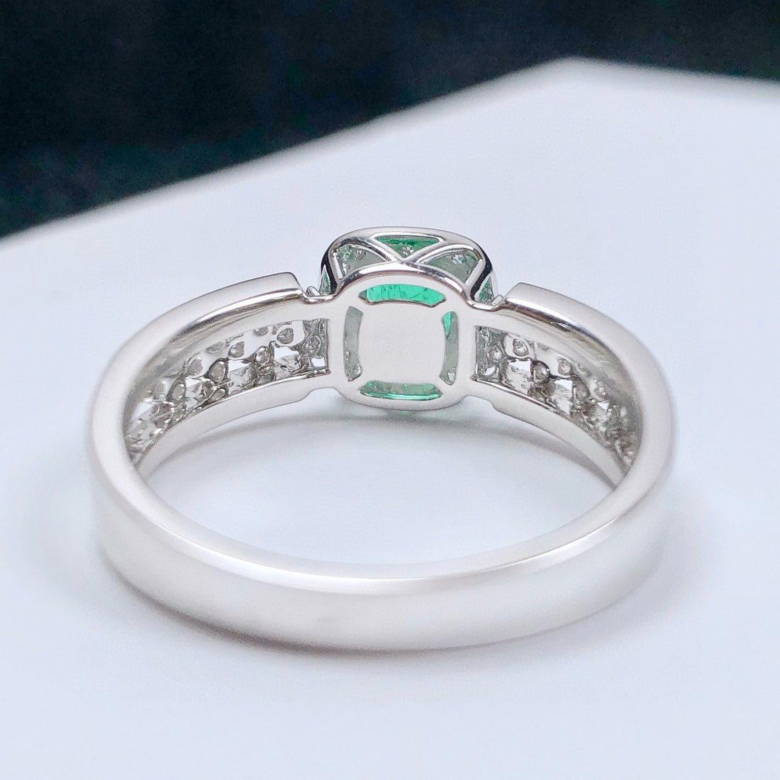 14k Gold 0.91 Ctw Vivid Green Natural Emerald & Diamond Ring - 3