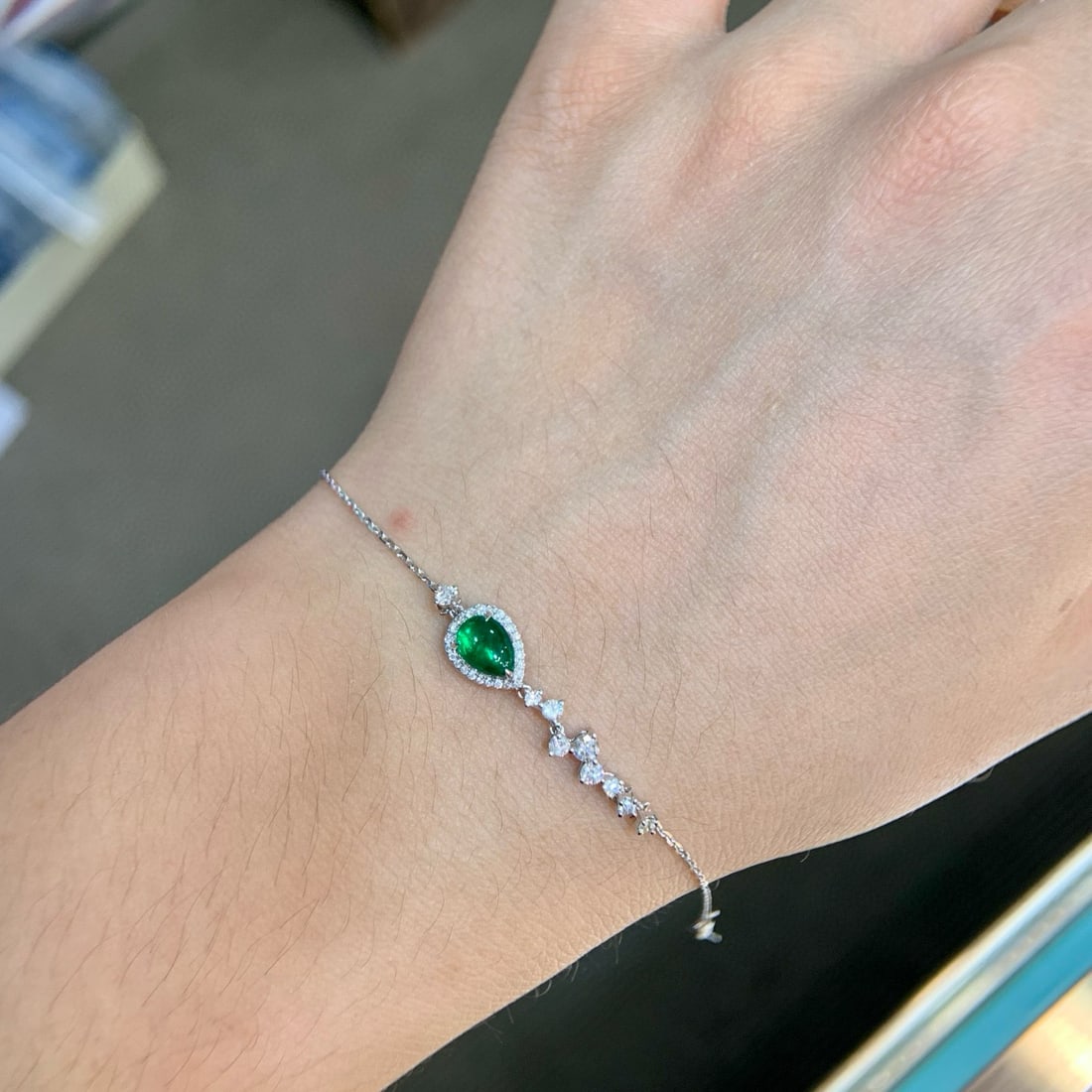 14k Gold 0.93 Ctw Vivid Green Natural Emerald & Diamond Bracelet - 3