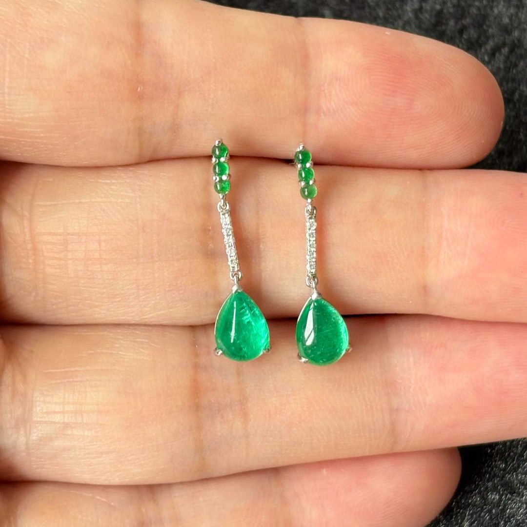 14k Gold 2.11 Ctw Natural Emerald & Diamond Earrings: Ref:231070436 // gold content:14k gold // main gemstone:emerald // shape:pear // carat weight:2. 05ct // color:green // treatment:natural // // adjacent gemstone 2 : diamond // shape:round // carat