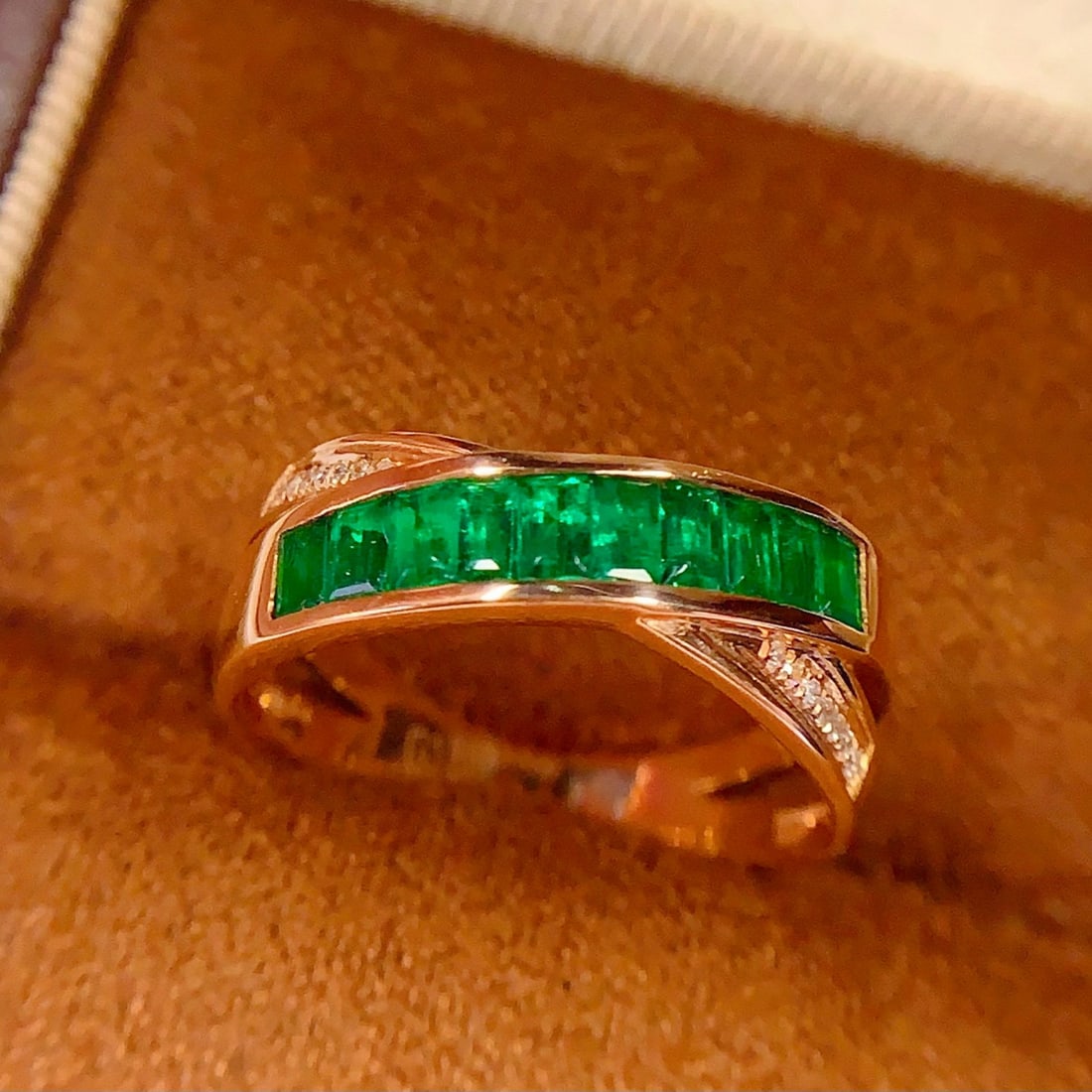 14k Gold 1.3 Ct Vivid Green Natural Emerald & Diamond Ring - 4