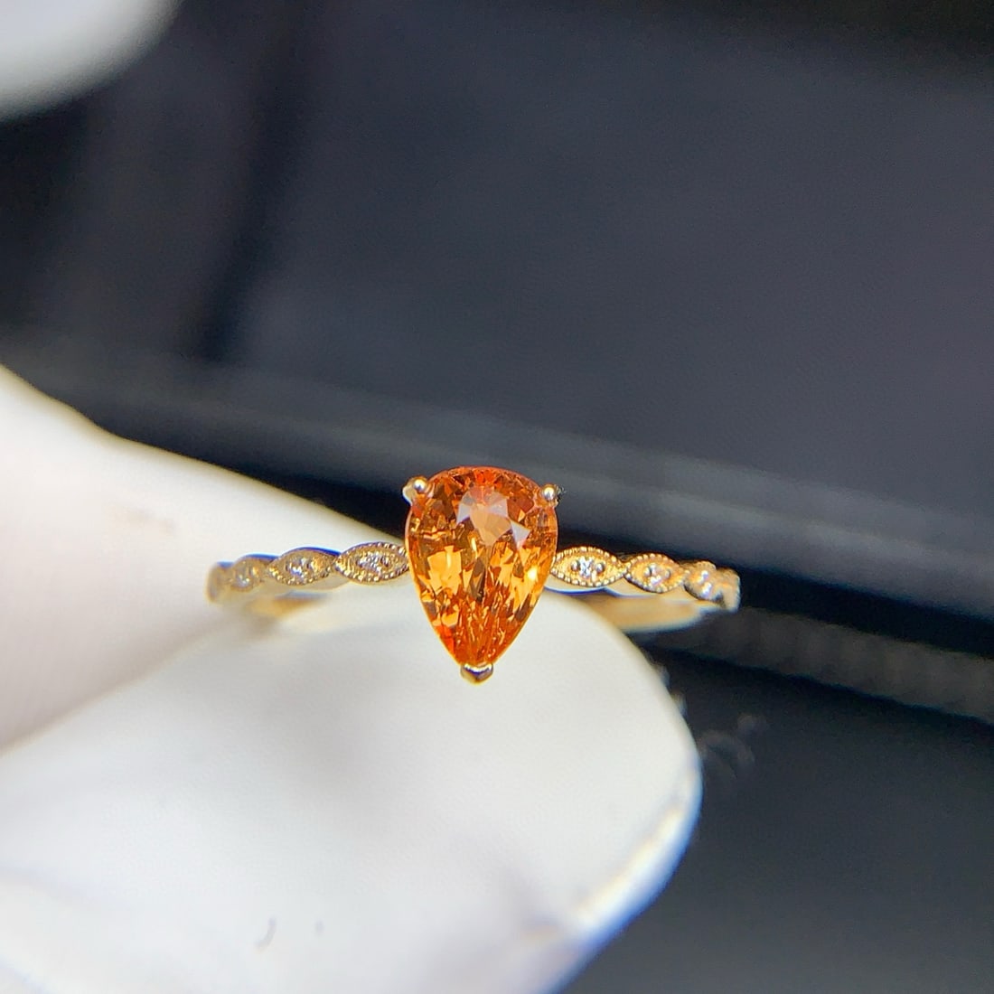 14k Gold 1.05 Ct Natural Spessartine & Diamond Ring: Ref:231070448 // gold content:14k gold // ring size:7. 25us // // main gemstone:spessartine // shape:pear // carat weight:1. 05ct // color:orange // treatment:natural // // adjacent gemstone 2 :