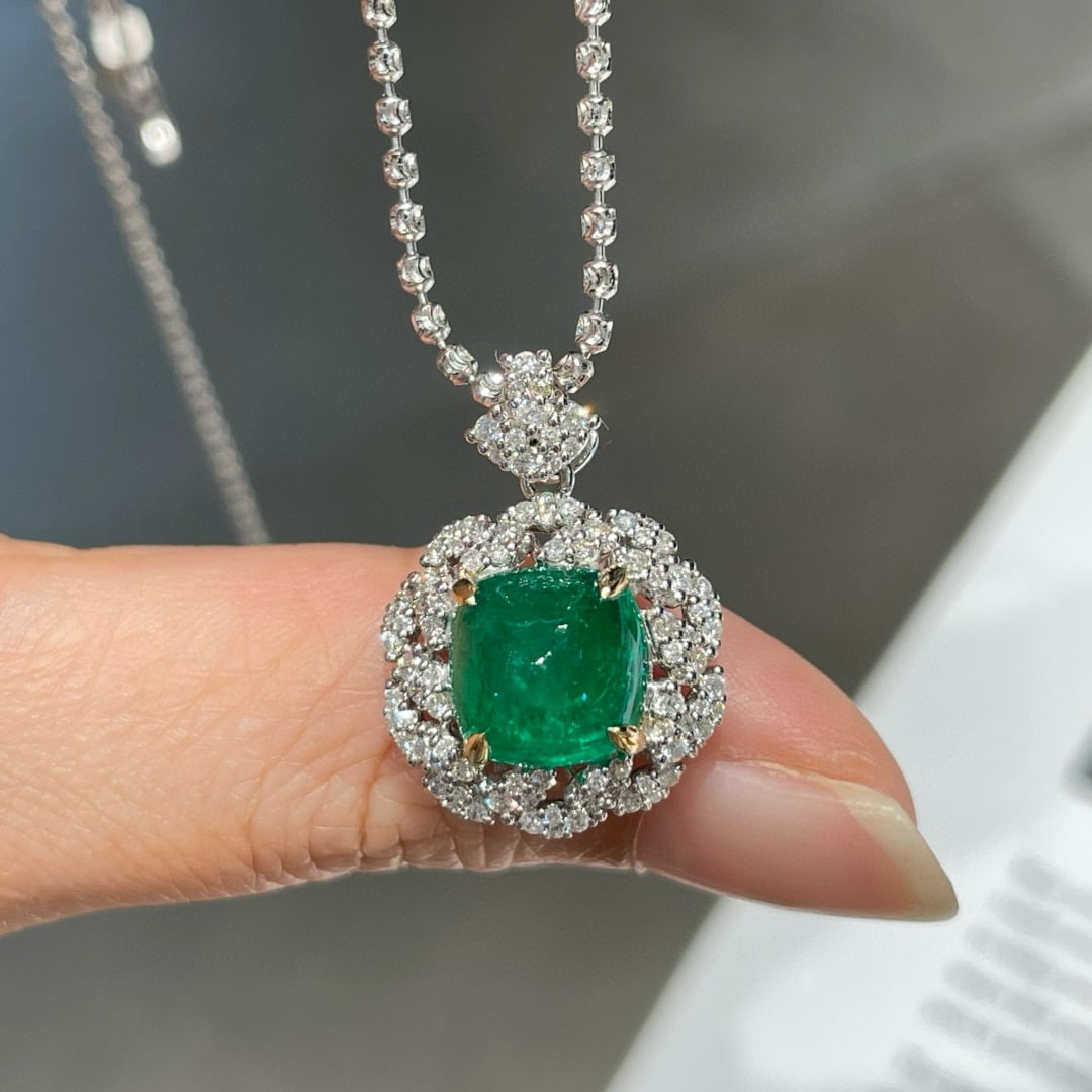14k Gold 3 Ct Vivid Green Natural Emerald & Diamond Pendant( Without Chain ): Ref:231070449 // gold content:14k gold // main gemstone:emerald // shape:sugar-loaf // carat weight:3ct // color:vivid green // treatment:natural // // adjacent gemstone 2 : diamond // shape:round //