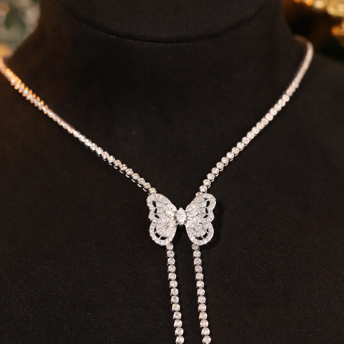 14k Gold 3.7 Ct Natural H Diamond & Butterfly Necklace: Ref:231071006 // gold content:14k gold // main gemstone:diamond // shape:multiple // carat weight:3. 7ct // clarity grade:vs-si // color:h // treatment:natural // Low Estimate: 21000 Condition: New