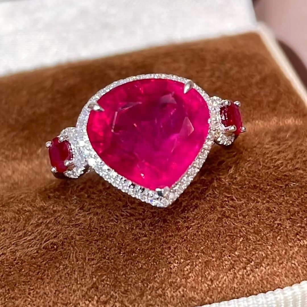 14k Gold 4.71 Ctw Natural Tourmaline & Ruby Ring: Ref:231071013 // gold content:14k gold // ring size:7. 25us // // main gemstone:tourmaline // shape:pear // carat weight:4. 33ct // color:red // treatment:natural // // adjacent gemstone 2 : ruby //