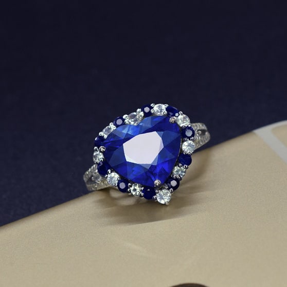 14k Gold 3.78 Ctw Vivid Blue Natural Sapphire & Diamond Ring: Ref:231071021 // gold content:14k gold // ring size:7. 25us // // main gemstone:sapphire // shape:heart // carat weight:3. 70ct // color:vivid blue // treatment:natural // // adjacent gemstone 2 :