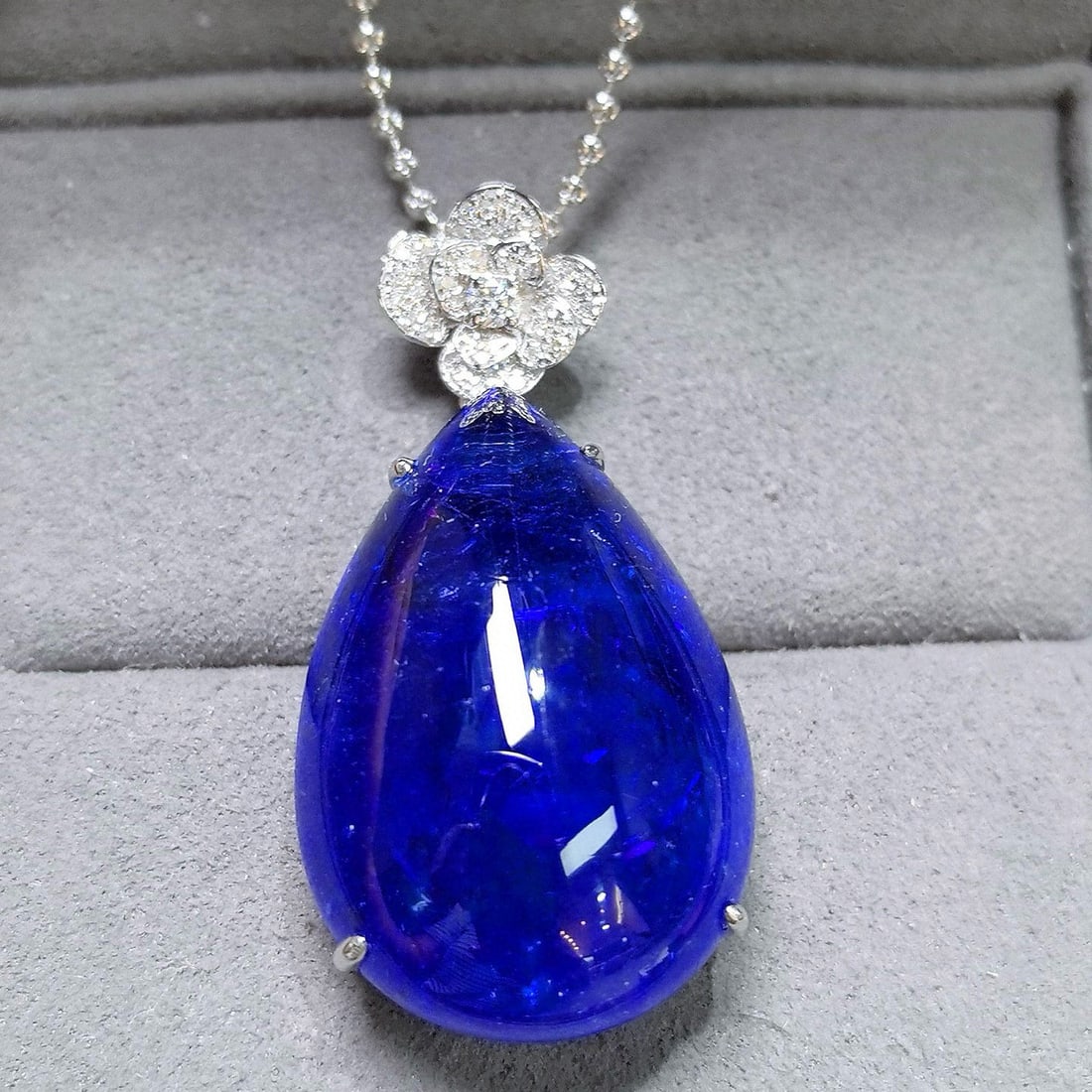 14k Gold 46.60 Ctw Natural Tanzanite & Diamond Pendant( Without Chain ): Ref:231071043 // gold content:14k gold // main gemstone:tanzanite // shape:pear // carat weight:46. 39ct // color:blue // treatment:natural // // adjacent gemstone 2 : diamond // shape:round // carat