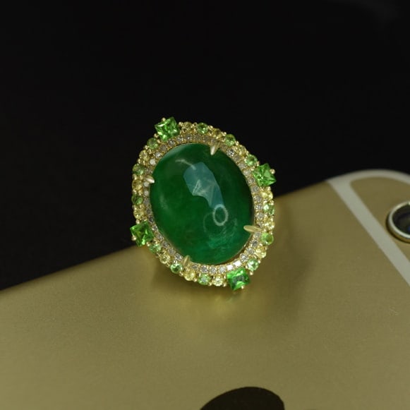 14k Gold 8.88 Ctw Natural Emerald & Diamond Ring: Ref:231071053 // gold content:14k gold // ring size:7. 25us // // main gemstone:emerald // shape:oval // carat weight:8. 73ct // color:green // treatment:natural // // adjacent gemstone 2 : diamond