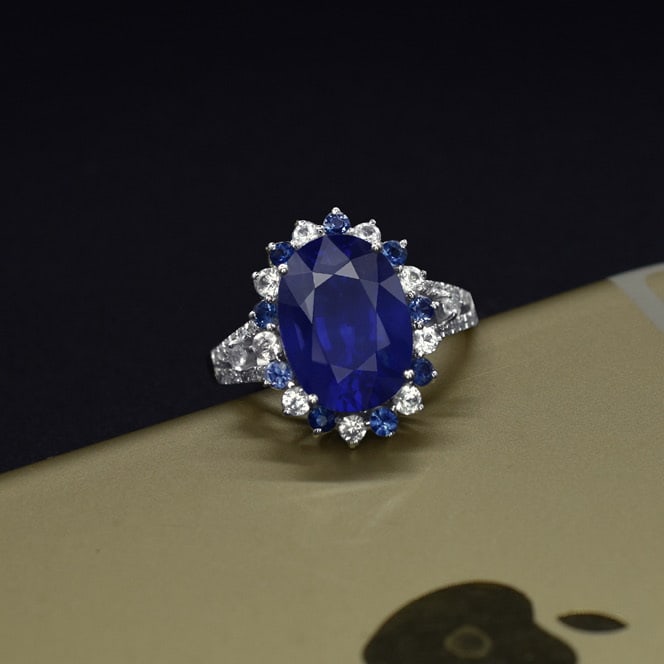 14k Gold 5.13 Ctw Vivid Blue Natural Sapphire & Diamond Ring: Ref:231071057 // gold content:14k gold // ring size:7. 25us // // main gemstone:sapphire // shape:oval // carat weight:5. 06ct // color:vivid blue // treatment:natural // // adjacent gemstone 2 :