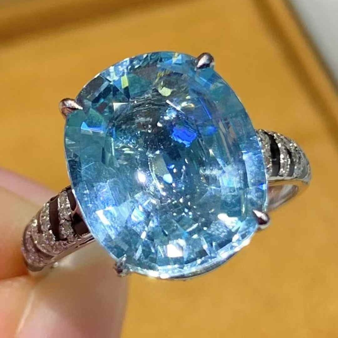 14k Gold 4.55 Ct Natural Aquamarine & Diamond Ring: Ref:231071073 // gold content:14k gold // ring size:7. 25us // // main gemstone:aquamarine // shape:cushion // carat weight:4. 55ct // color:santa maria color // treatment:natural // // adjacent gemst
