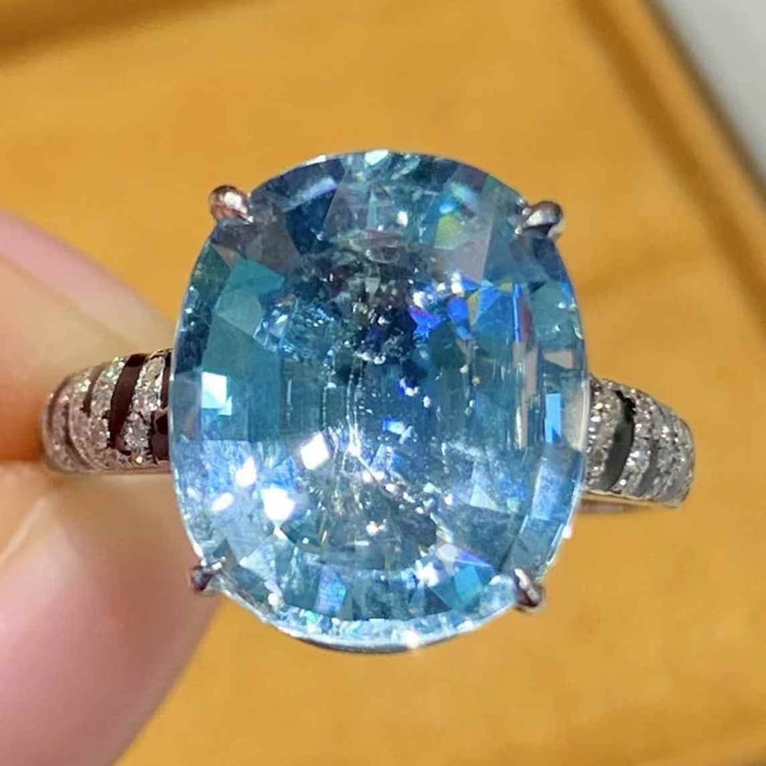 14k Gold 4.55 Ct Natural Aquamarine & Diamond Ring - 2
