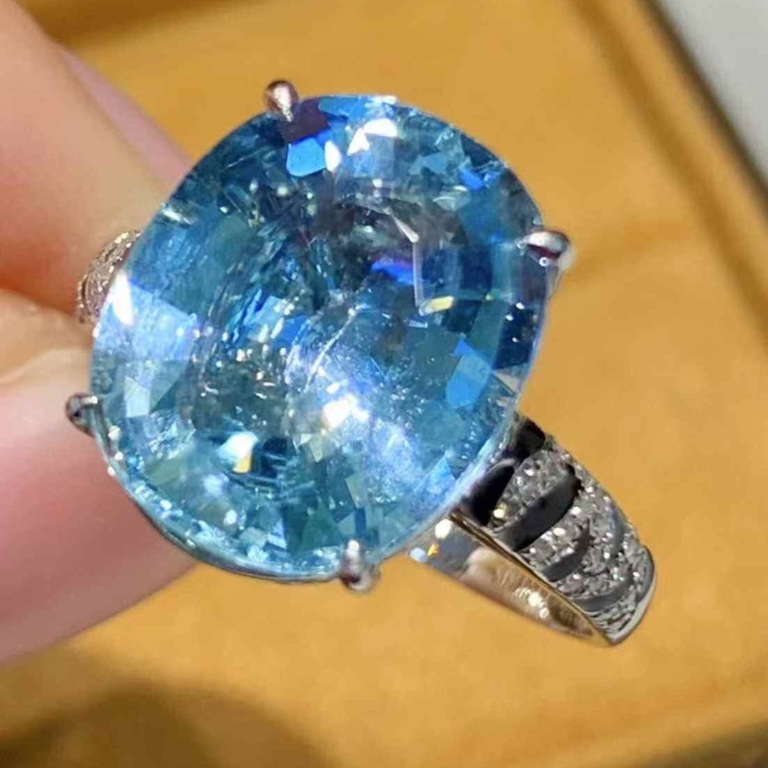 14k Gold 4.55 Ct Natural Aquamarine & Diamond Ring - 3