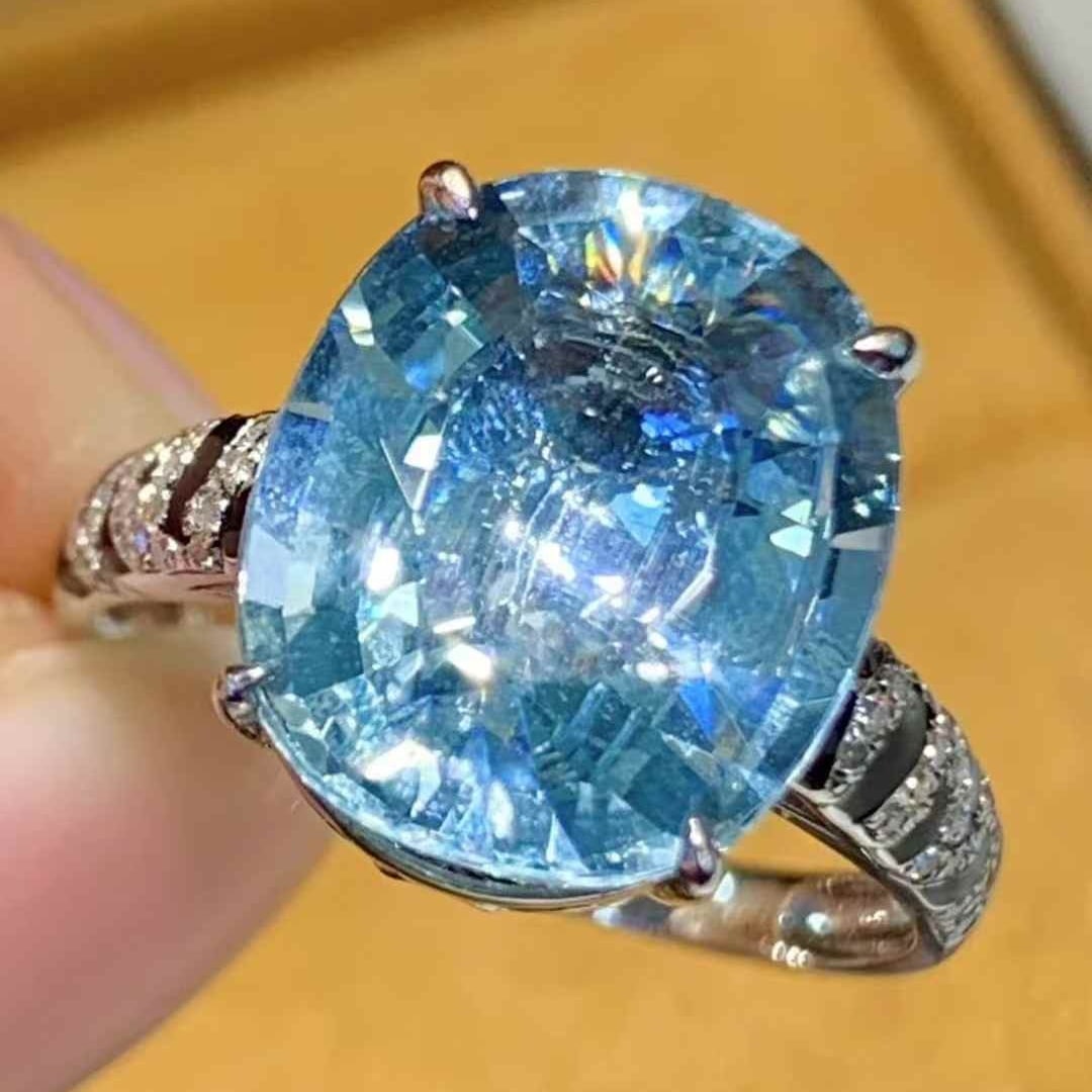 14k Gold 4.55 Ct Natural Aquamarine & Diamond Ring - 4