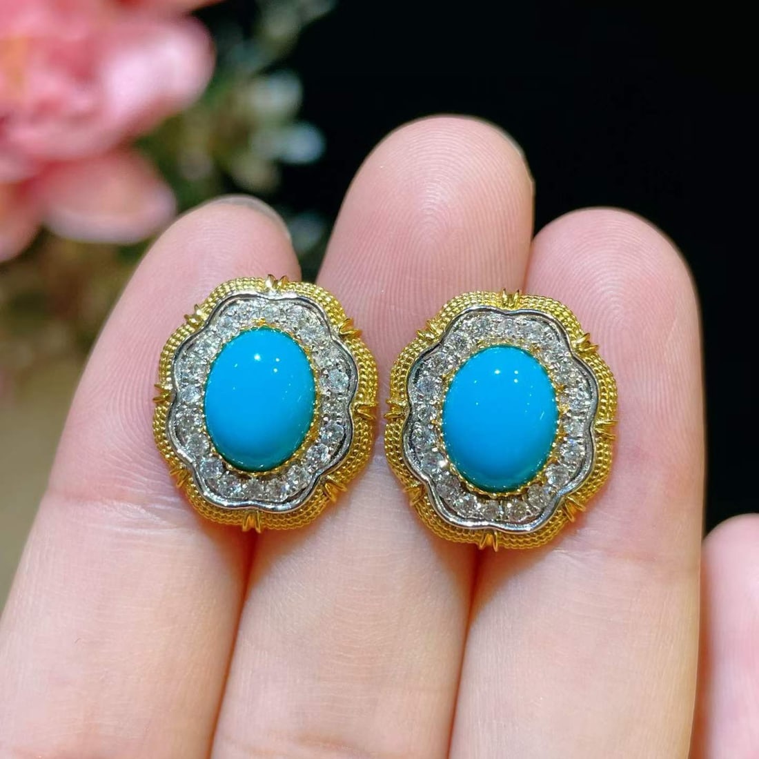 14k Gold 3.39 Ctw Natural Blue Turquoise & Diamond Earrings: Ref:231071075 // gold content:14k gold // main gemstone:blue turquoise // shape:oval // carat weight:2. 82ct // color:blue // treatment:natural // // adjacent gemstone 2 : diamond // shape:round //