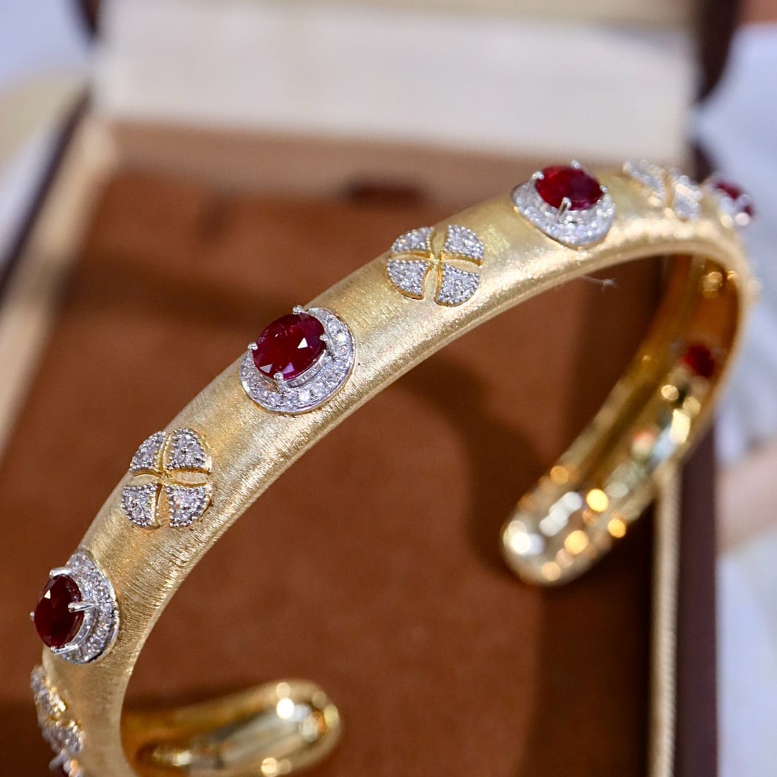14k Gold 3.40 Ctw Vivid Red Natural Ruby & Diamond Bangle: Ref:231071092 // gold content:14k gold // main gemstone:ruby // shape:oval // carat weight:2. 88ct // color:vivid red // treatment:natural // // adjacent gemstone 2 : diamond // shape:round // carat