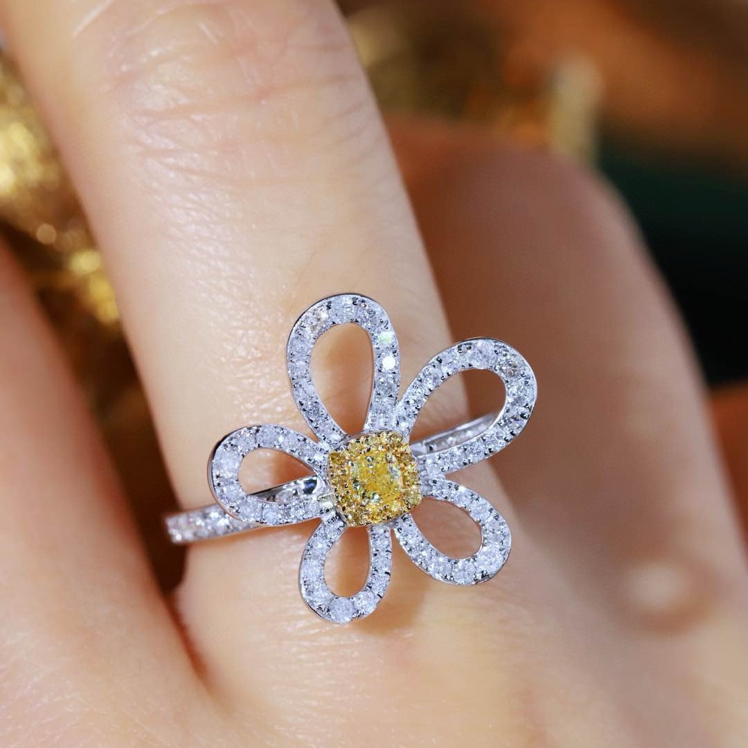 14k Gold 0.85 Ctw Natural Yellow Diamond & Diamond & Flowers Ring - 7