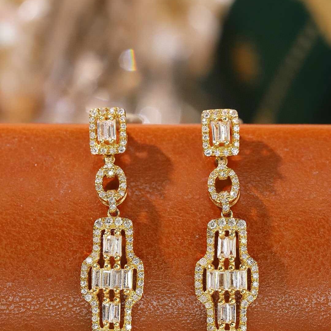 14k Gold 0.5 Ct Natural H Diamond Earrings: Ref:231071098 // gold content:14k gold // main gemstone:diamond // shape:multiple // carat weight:0. 5ct // clarity grade:vs-si // color:h // treatment:natural // Low Estimate: 2400 Condition: New