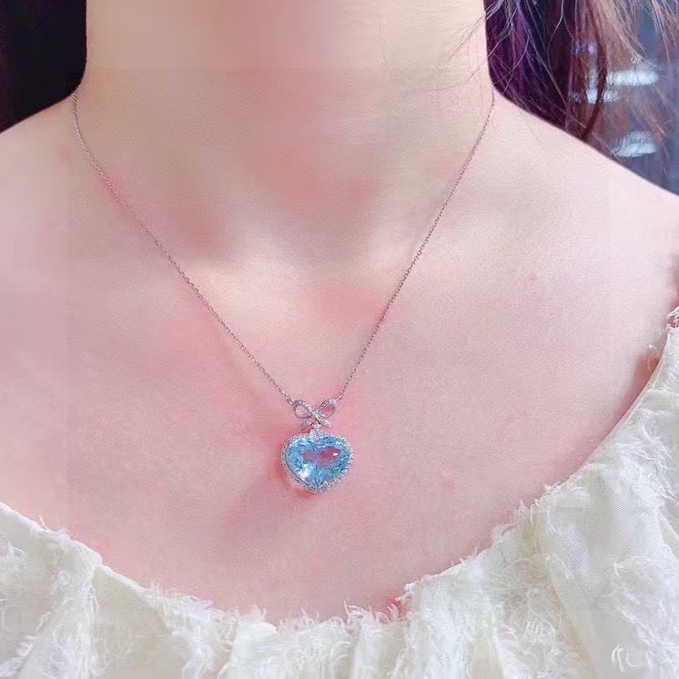 14k Gold 7 Ct Natural Aquamarine & Diamond Necklace - 7