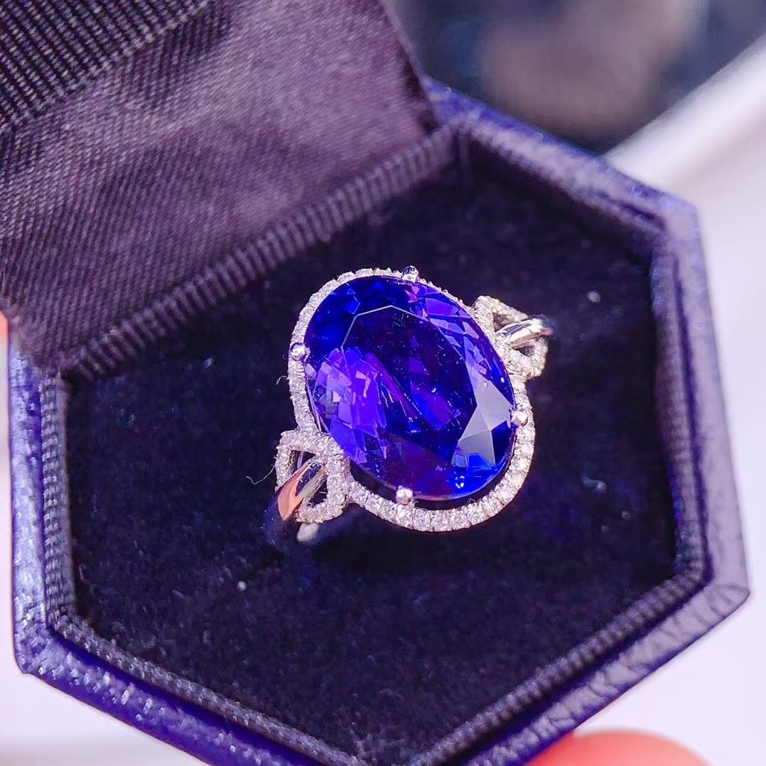 14k Gold 5 Ct Natural Tanzanite & Diamond Ring - 2