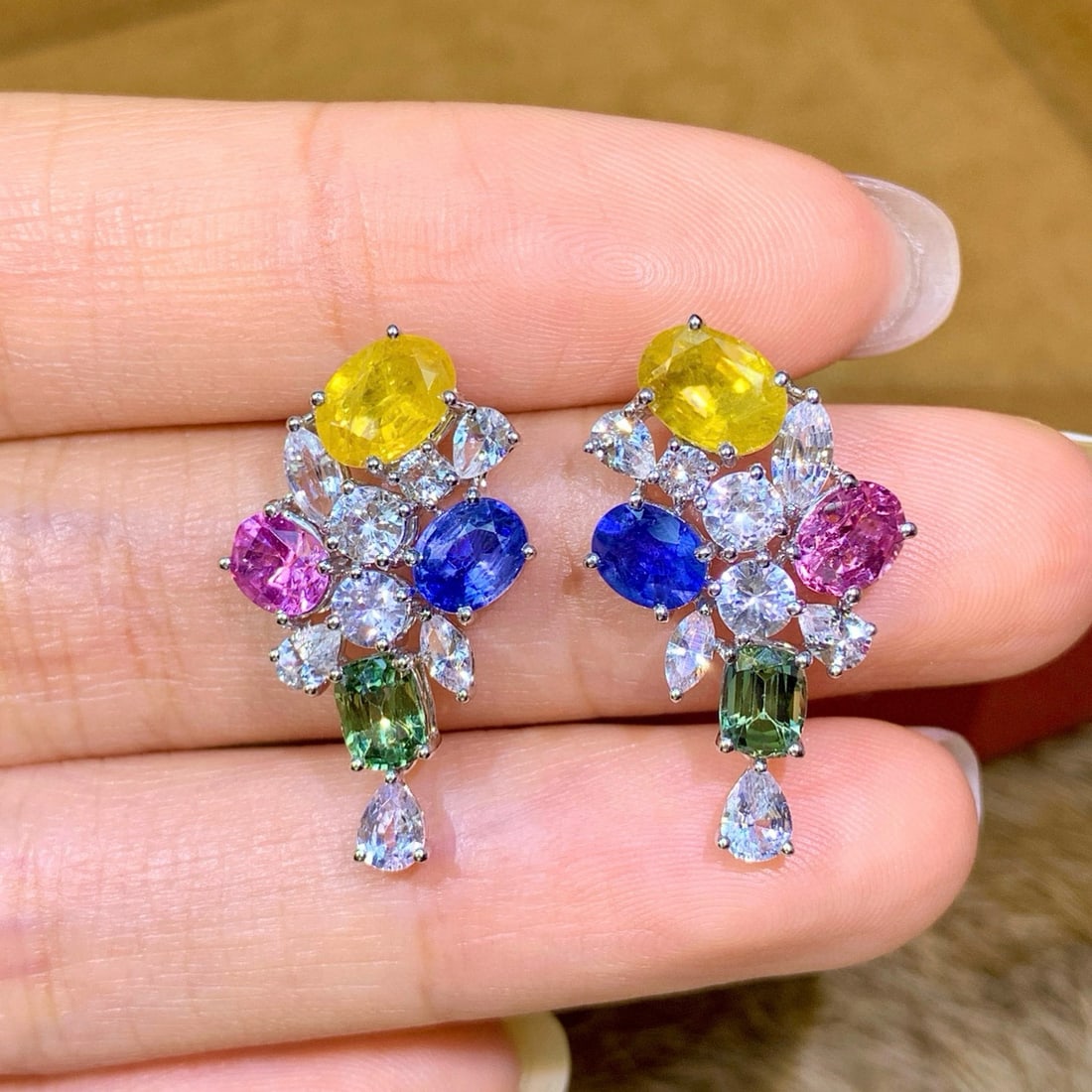 14k Gold 7.14 Ctw Natural Sapphire & Sapphire Earrings: Ref:231071161 // gold content:14k gold // main gemstone:sapphire // shape:oval // carat weight:5. 03ct // color:color // treatment:natural // // adjacent gemstone 2 : sapphire // number of stones:16 /