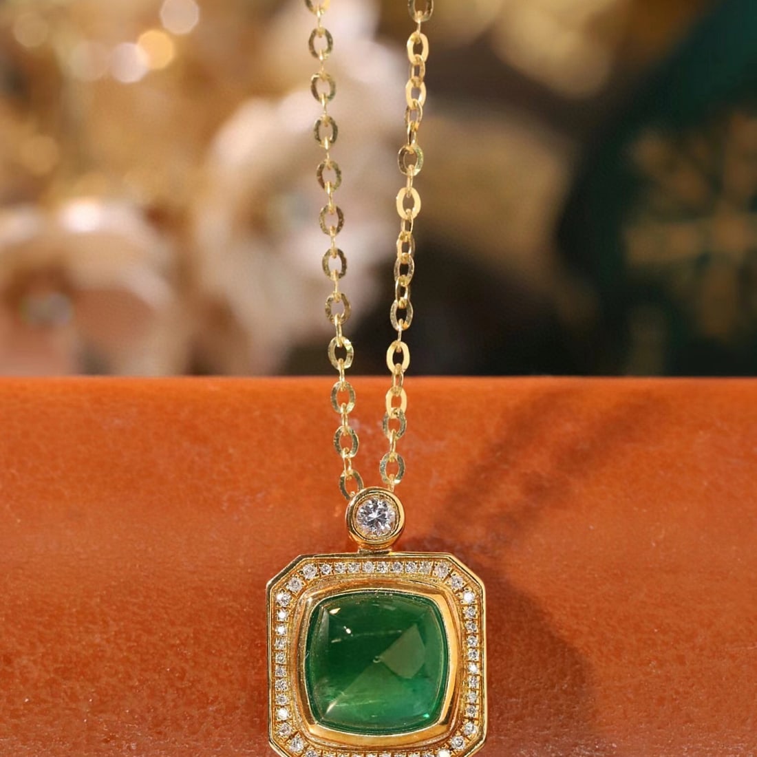 14k Gold 1.66 Ctw Vivid Green Natural Emerald & Diamond Necklace: Ref:231071172 // gold content:14k gold // main gemstone:emerald // shape:sugar-loaf // carat weight:1. 6ct // color:vivid green // treatment:natural // // adjacent gemstone 2 : diamond // shape:round