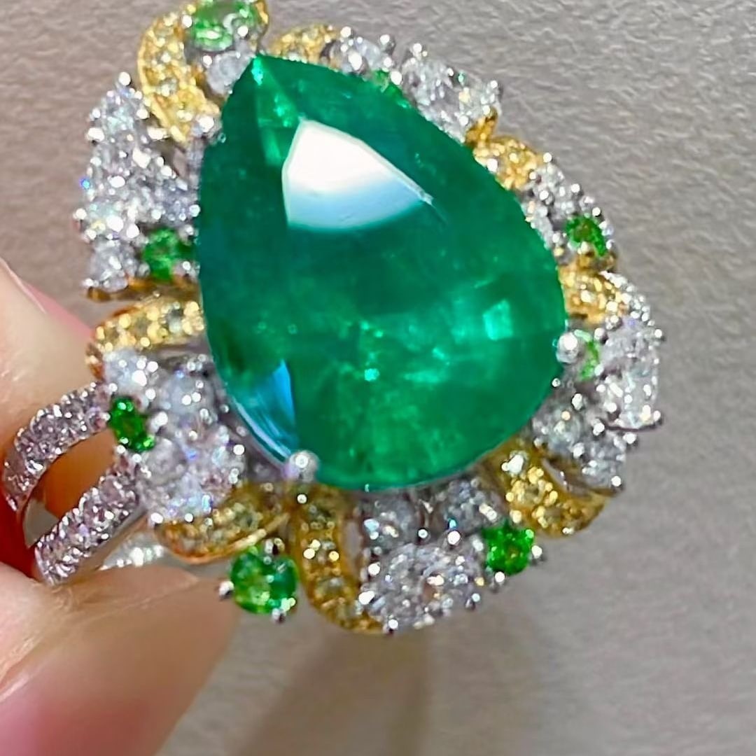 14k Gold 4.3 Ct Natural Emerald & Diamond & Tsavorite Ring - 2