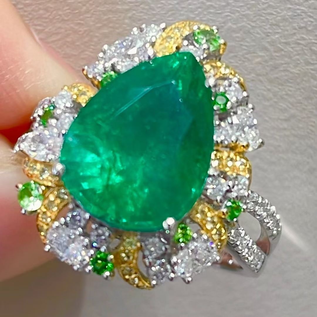 14k Gold 4.3 Ct Natural Emerald & Diamond & Tsavorite Ring - 3