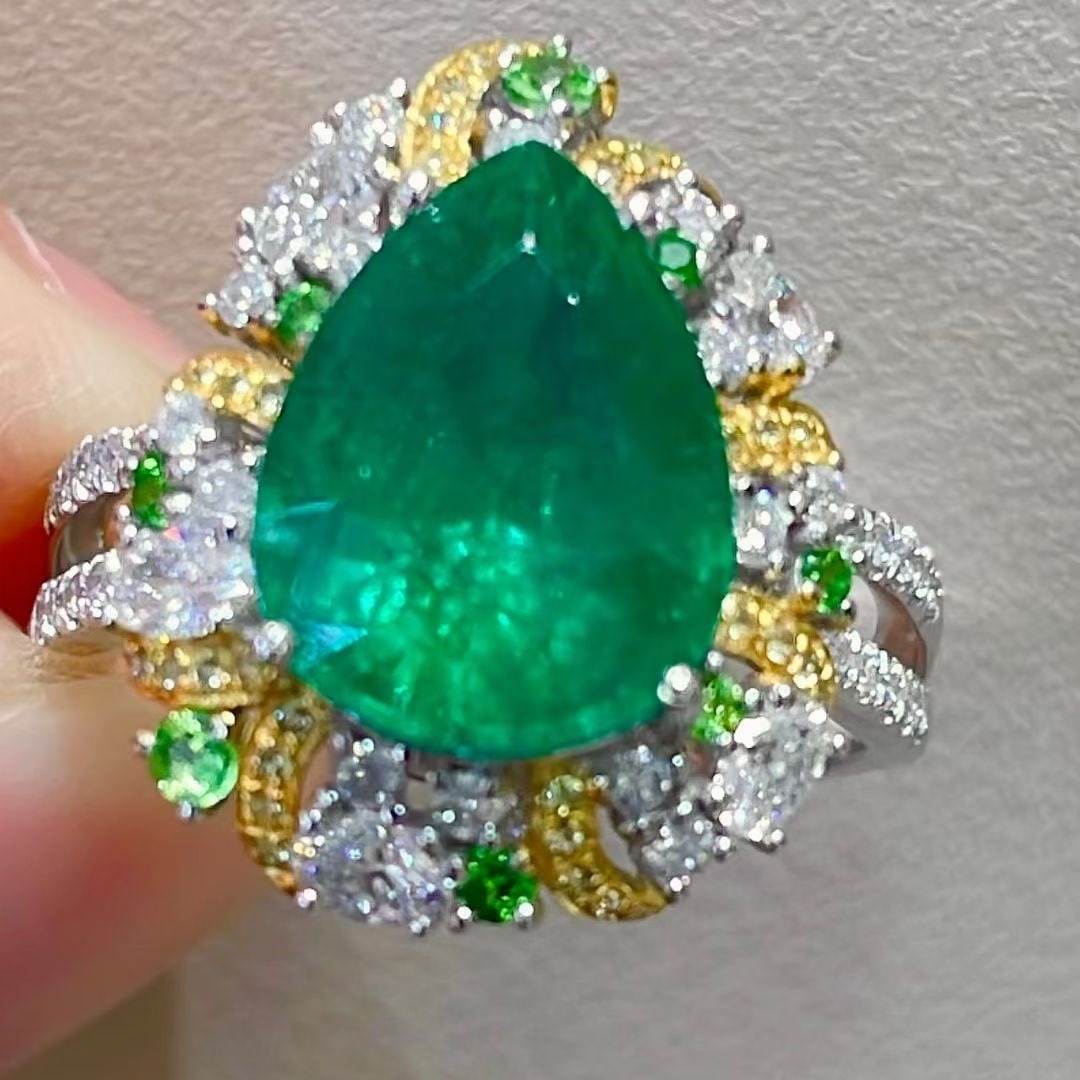 14k Gold 4.3 Ct Natural Emerald & Diamond & Tsavorite Ring - 4